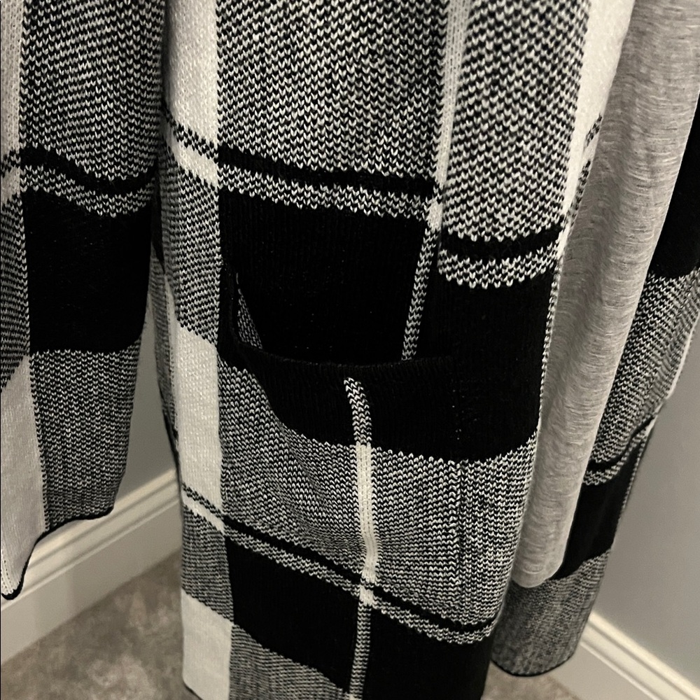Chic Plaid Open Front Cardigan - Black and White NWOT Stitch Fix - Picture 4 of 6